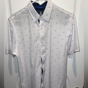 Casual Button Down — 97% Polyester / 3% Spandex — **NEVER WORN** //